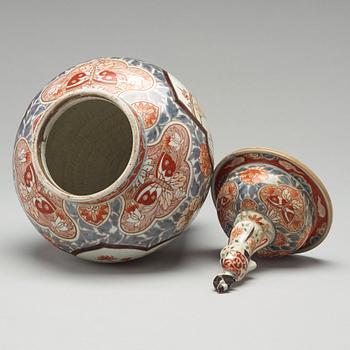 A Japanese Genroku imari vase, circa 1700.