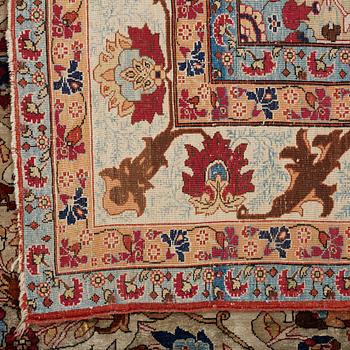 MATTO, an antique silk Feraghan/Kashan probably, ca 215,5 x 144,5 cm.