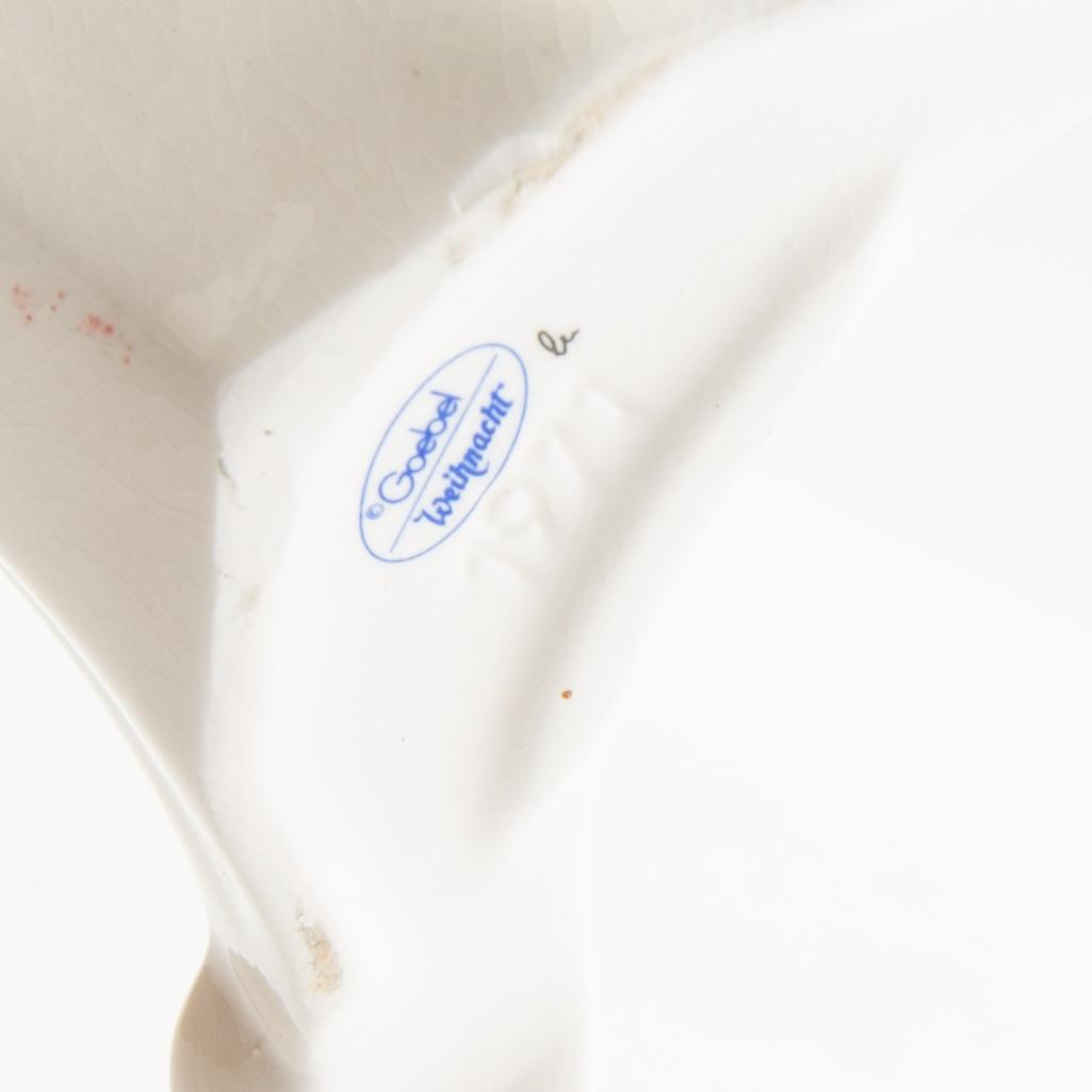 En samling änglar samt adventsljusstake 14 st 1900-tal.