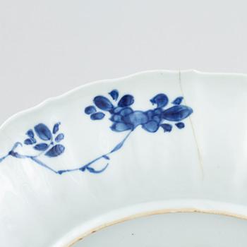 A blue and white dish from China, Kangxi (1662-1722).