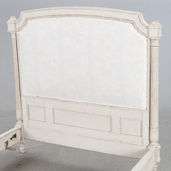 SÄNGGAVEL, gustaviansk stil, 1900-tal.