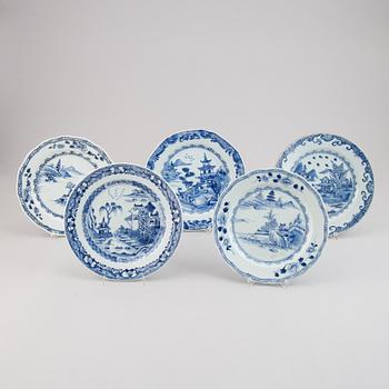 Five blue and white export porcelain plates and four dessert dishes, Qing dynasty, Qianlong (1736-95).