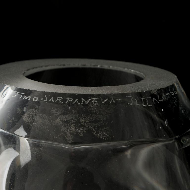 Timo Sarpaneva, a 'Shadows' sculpture from Finlandia series, signed Timo Sarpaneva, Iittala.