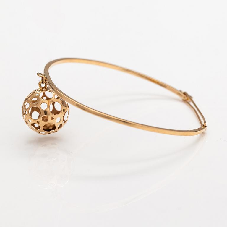 Liisa Vitali, A 14K gold bracelet "Leppäkerttu". Westerback, Helsinki 1969.