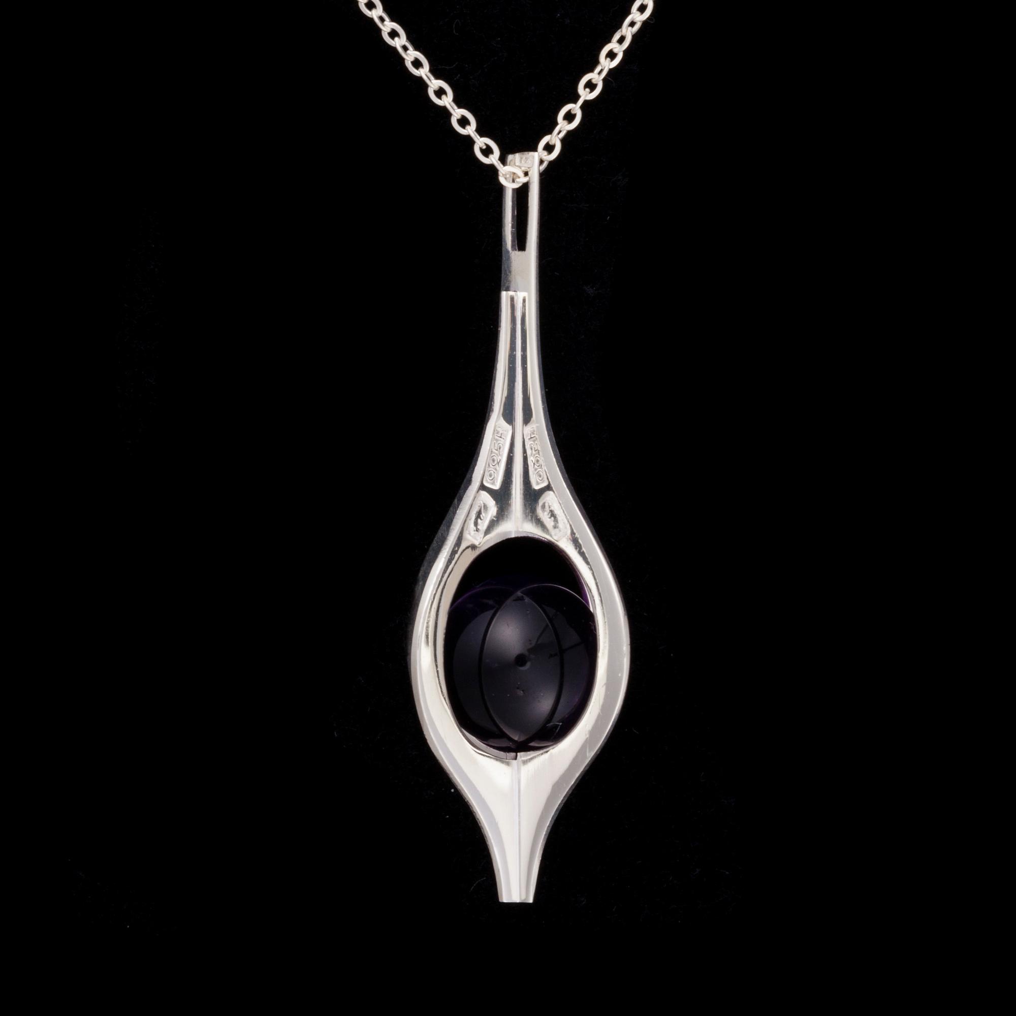 HÄNGE, silver, cabochonslipad ametist, Kalevi Sara, Åbo, 1960-70-tal.