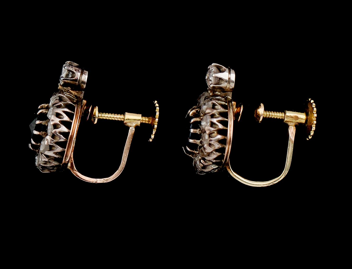 ÖRHÄNGÉN, 1 par, 18K guld, rosenslipade diamanter och safirer.