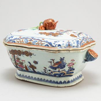 A famille rose tureen with cover, Qing dynasty, Qianlong (1736-95).
