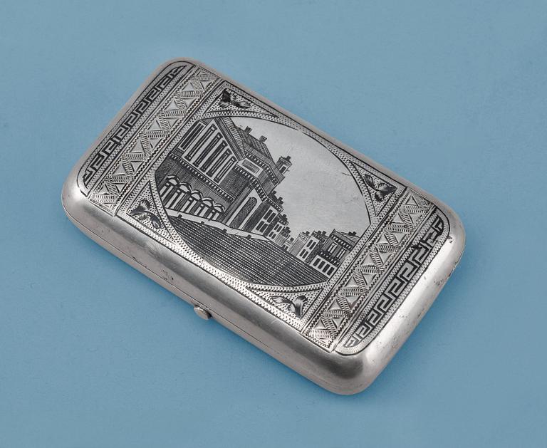 CIGARETTETUI, 84 silver, niello. Sergei Nazarov Moskva 1880 t. Vikt 158 g.