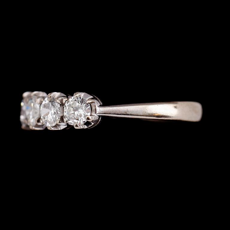 RING, 14 k vitguld, 5 briljantslipade diamanter totalt ca 1.00 ct.