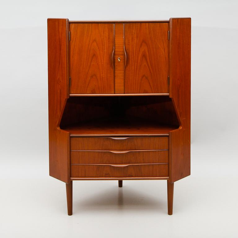 HÖRNSKÅP, Danmark, 1900-talets andra hälft.