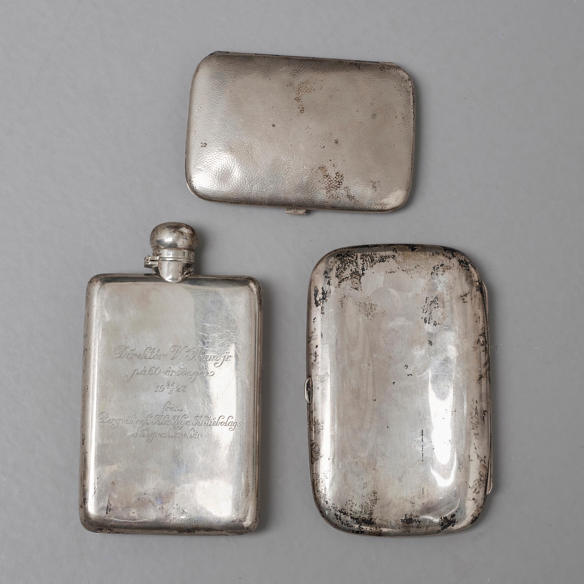 PLUNTA SAMT 2 ETUIER, silver, bla CG Hallberg, Stockholm 1927. Tot ca 628 gram.