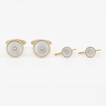 Cufflinks and shirt buttons, 18K gold with mother-of-pearl and small brilliant-cut diamonds.