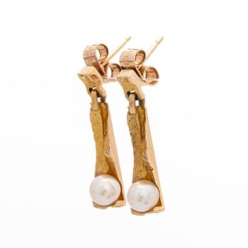 Björn Weckström, örhängen, "Pärltorn", 14K guld och odlade pärlor. Lapponia 1968.