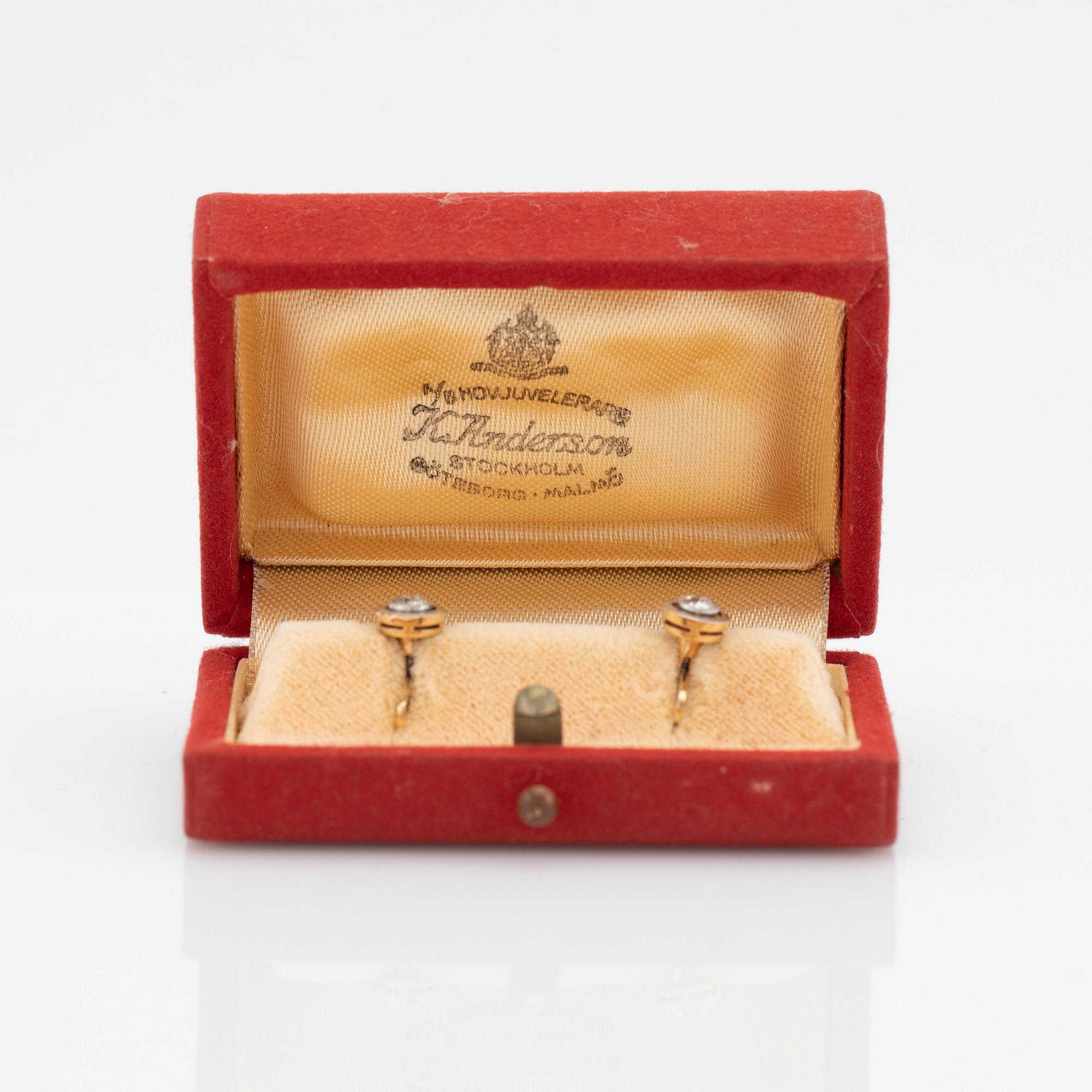 Skjortknappar, 18K guld med briljantslipade diamanter.