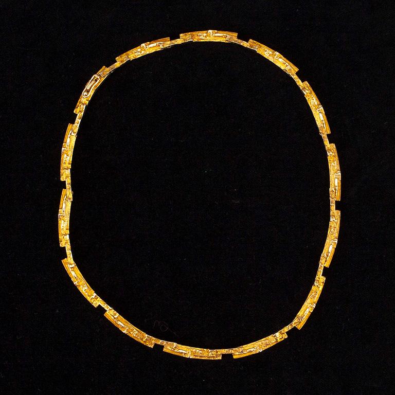 HALSBAND samt ARMBAND, guld 14K, Kruunu-Koru, B.Weckström, armbandet sign BW. Helsingfors 1960-tal. Tot. vikt ca 55,9 g.