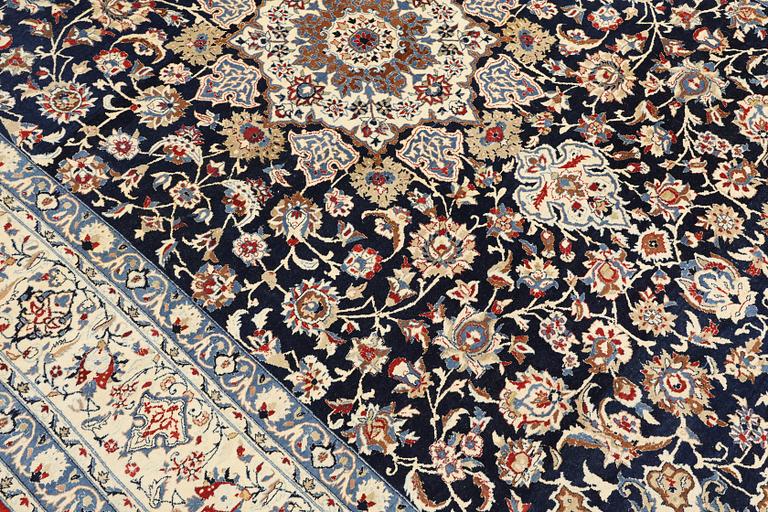 Matta, semiantik Nain, part silk, s.k. Tuteshk, ca 310 x 193 cm.