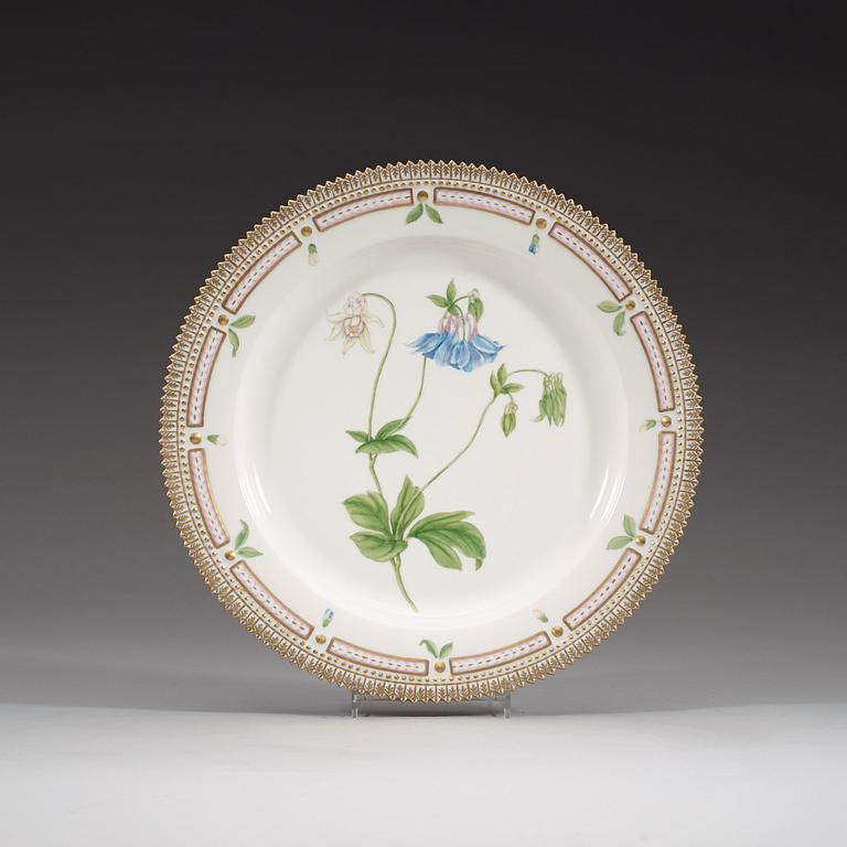 TALLRIKAR, 13 stycken, porslin. ”Flora Danica”, Kunglig Dansk, 1900-tal.