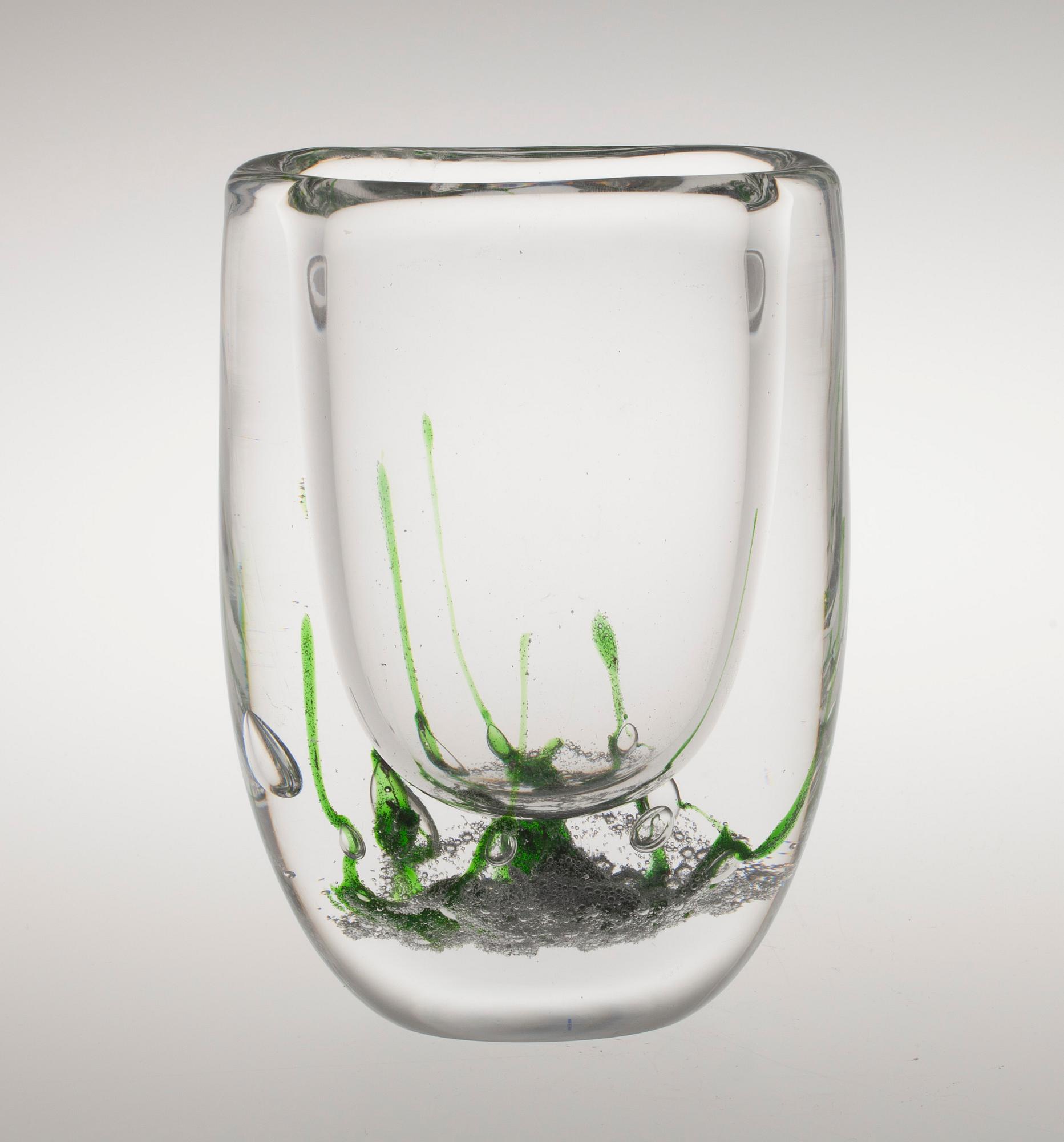 VAS, glas, Vicke Lindstrand, signerad Kosta.