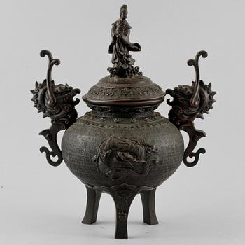 TRIPOD, patinerad metall, orientalisk, 1900-talets andra hälft.
