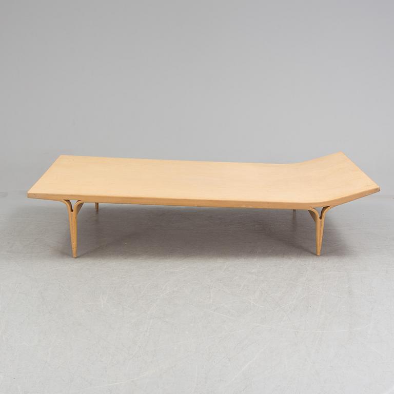 A "T 303 Berlin 60" daybed by Bruno Mathsson, 1965.