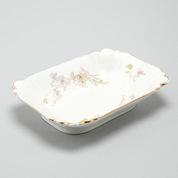 MATSERVIS, 49 delar, opakgods, "Viola", Gustavsberg, tillverkad 1895-1930.