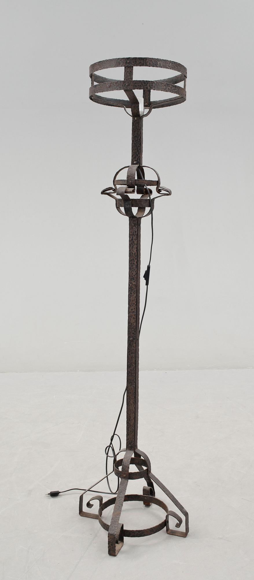 GOLVLAMPA, 1900-talets första hälft.