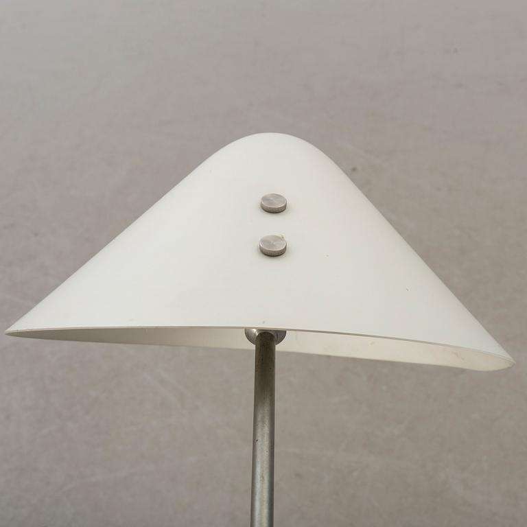 A DESK LAMP "SWING VIP" BY JÖRGEN GAMMELGAARD FFOR DESIGN FORUM  1983.