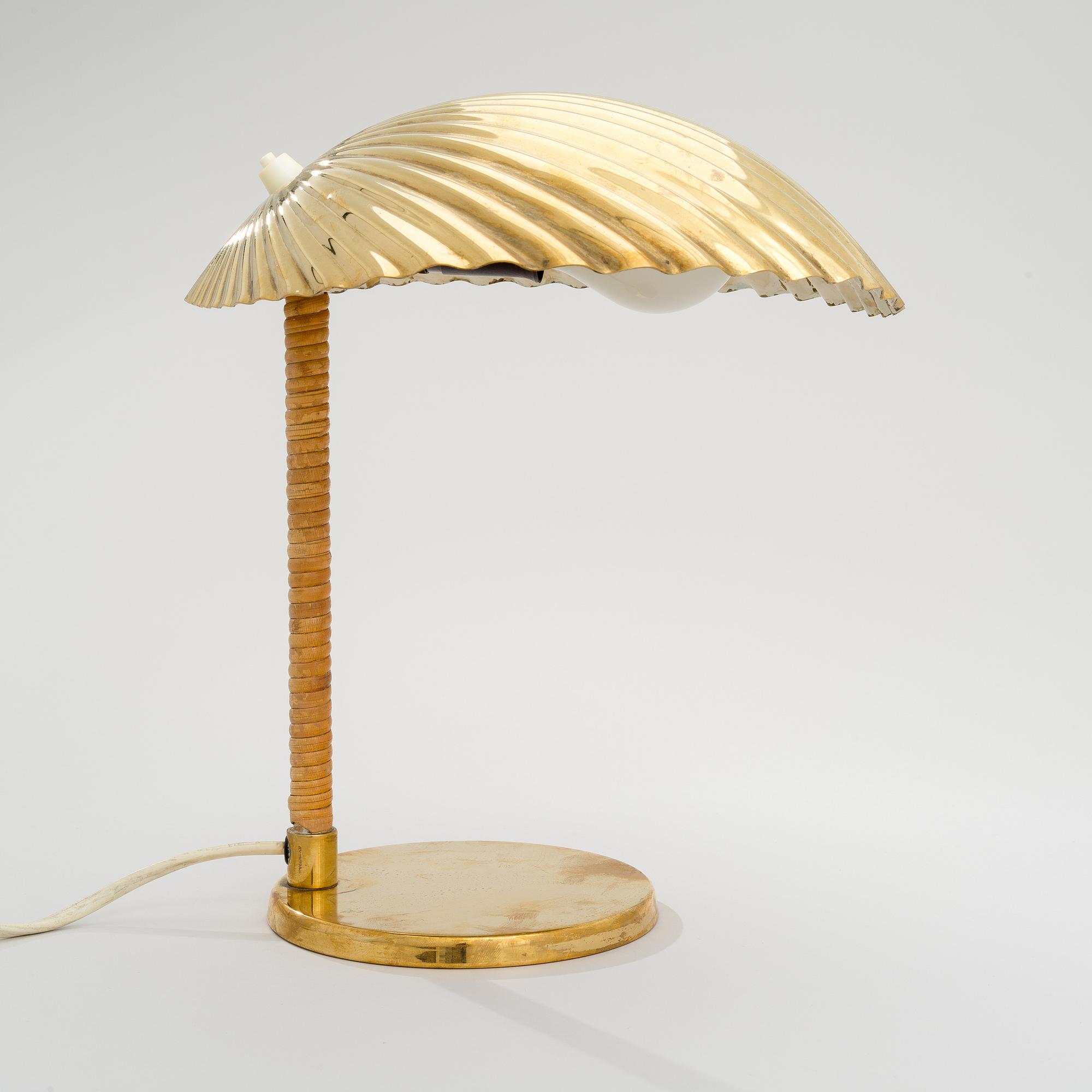 PAAVO TYNELL, BORDSLAMPA. Snäcka. Tillverkad av Taito Oy. Formgiven 1938/39.