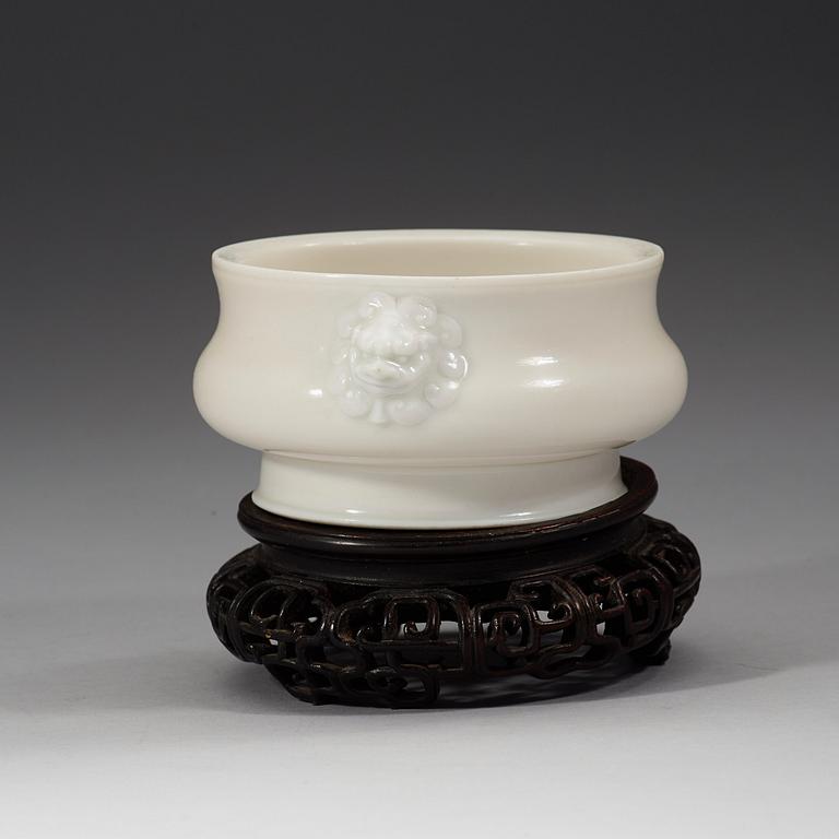 A blanc de chine censor, Qing dynasty, with Chenghuas six characters mark.