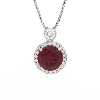 Halsband, 18K vitguld, med rund fasettslipat granat och diamanter.