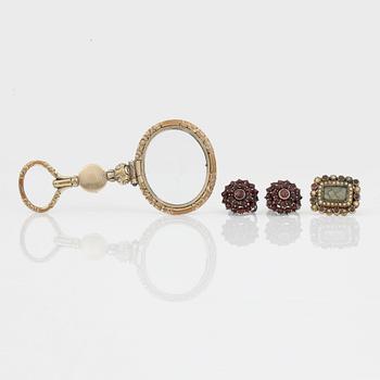 FÖRSTORINGSGLAS, ÖRHÄNGEN & BROSCH, bla silver och granater.