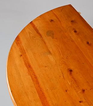 MÅNBORD, ett par, omkring sekelskiftet 1900.