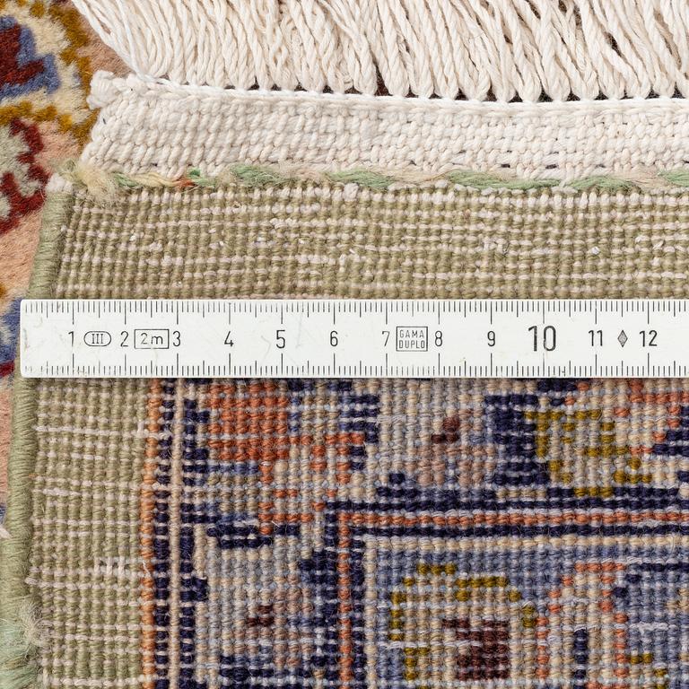 A Keshan carpet, c. 393 x 290 cm.