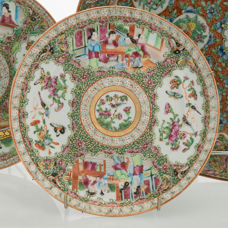 koristelautasia 4 kpl ja tarjoiluvati, Kiina, 1800-luku.