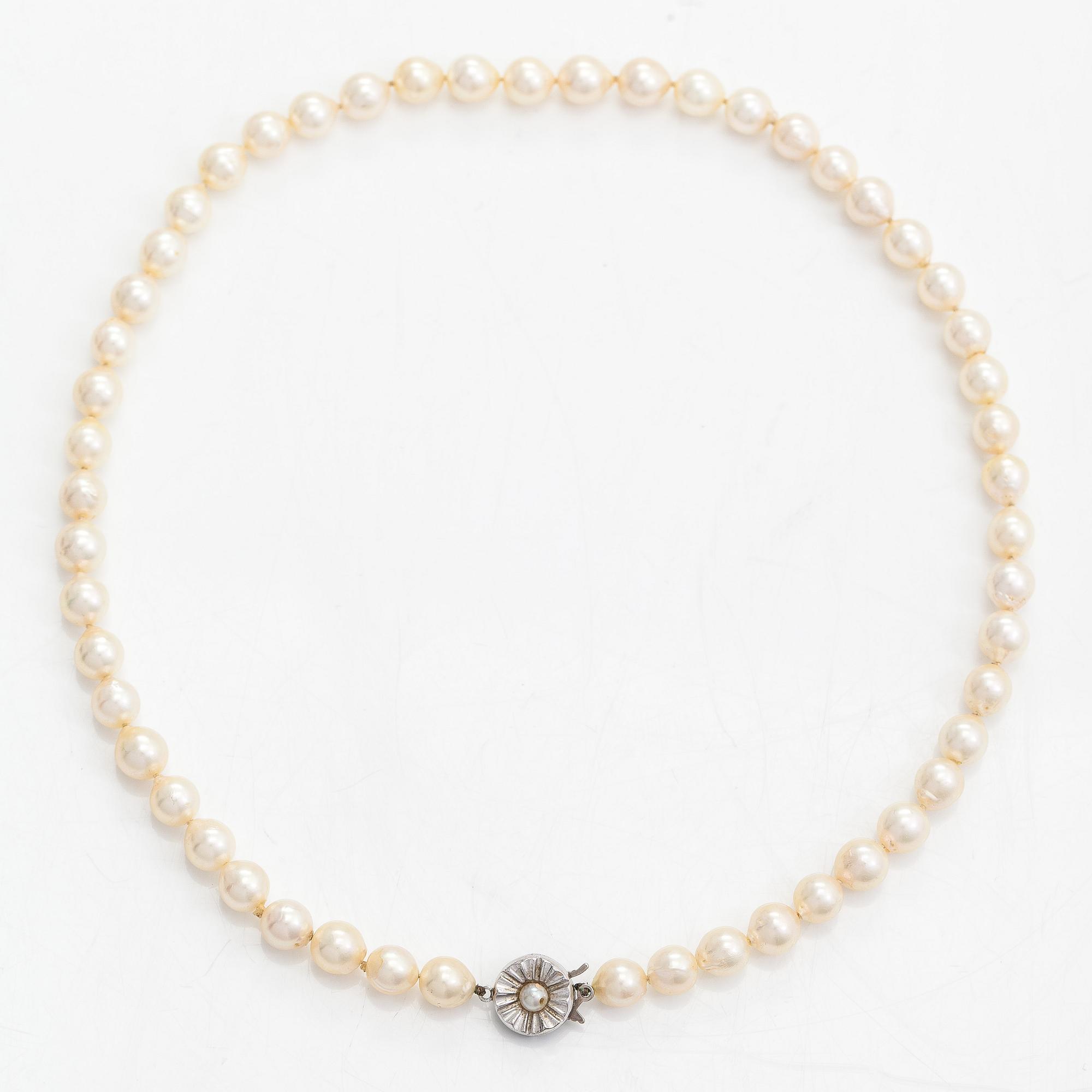 Pärlcollier, odlade pärlor och sterlingsilver.