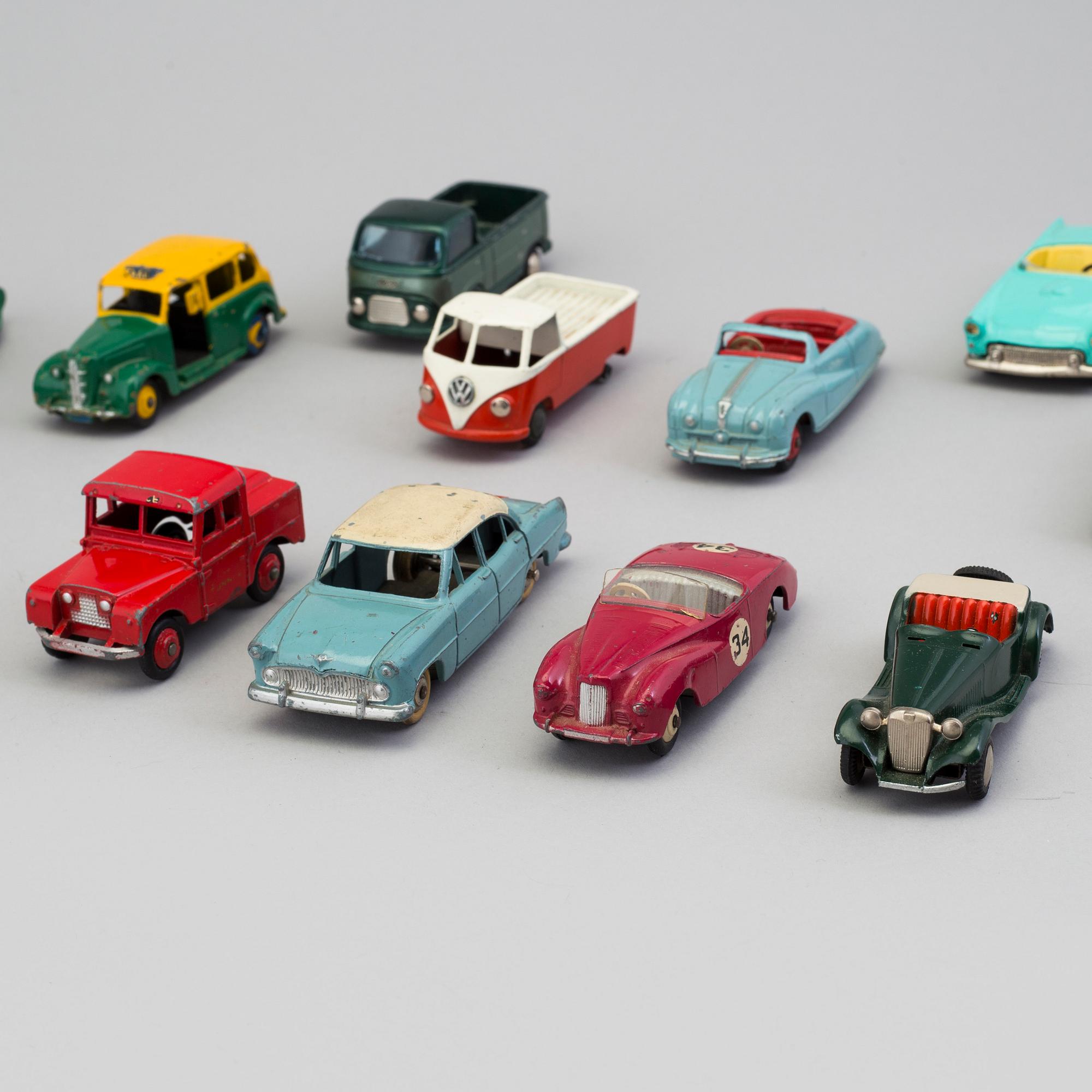 MODELLBILAR, 17 st, Dinky toys och Tekno, England, Danmark 1950-/60-tal.
