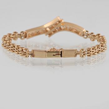 ARMBAND, 18K guld med 10 briljantslipade diamanter ca 2.00 ct. Vikt 11,4 gram.