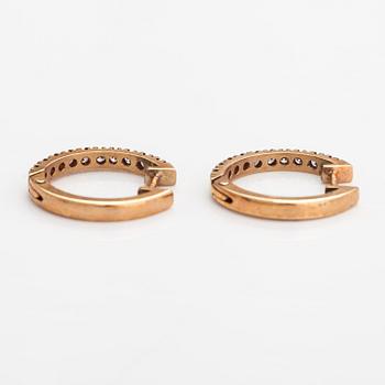 A pair of 14K gold earrings with diamonds ca. 0.60 ct in total.