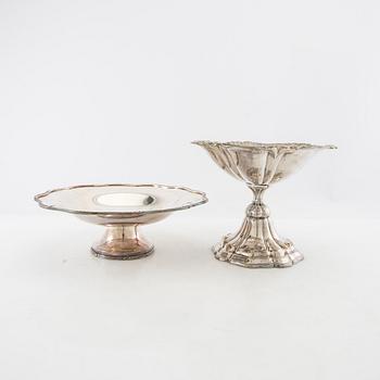 Bowls on foot, 2 pcs, and a jardinière, silver plate, early 20th century.
