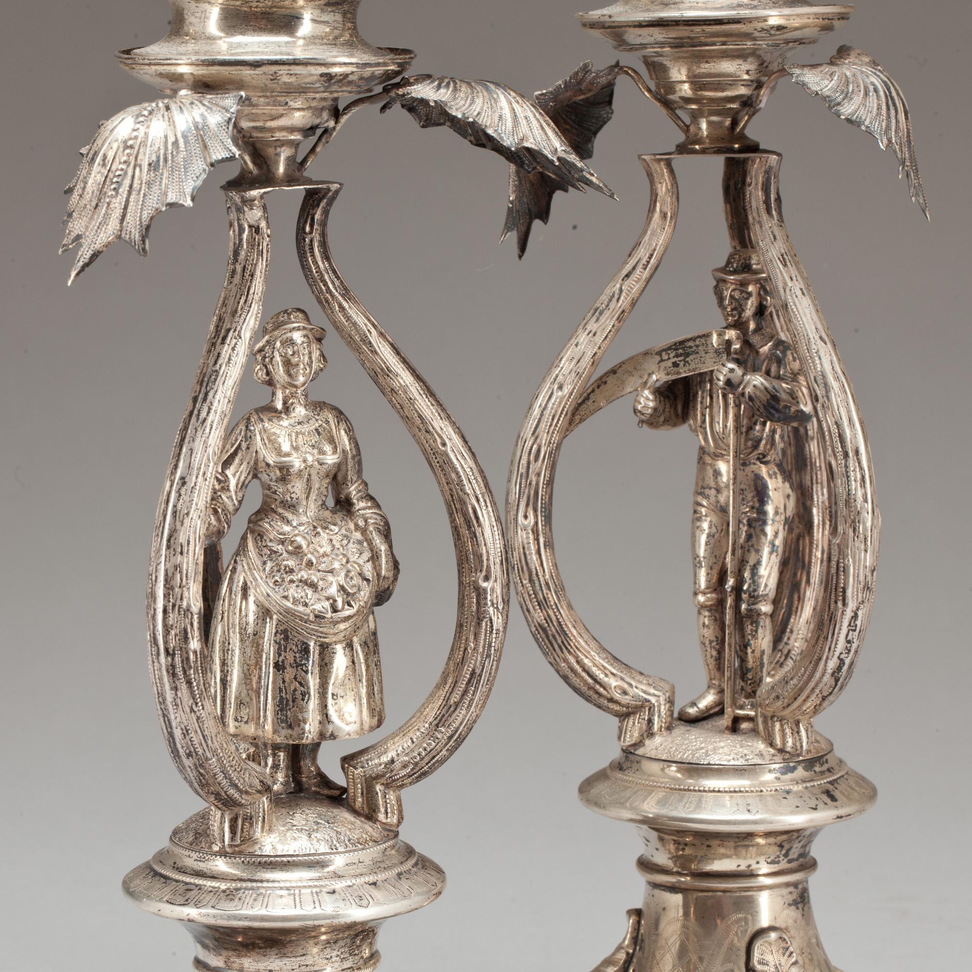 KANDELABRAR, låghaltigt silver, ett par. Polen, tidigt 1900-tal.