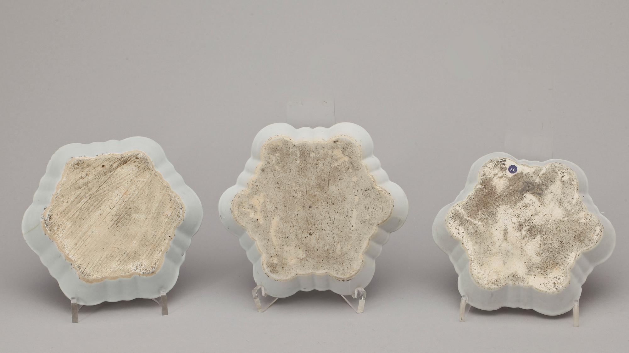 SKEDFAT, tre stycken, kompaniporslin. Qing dynastin, Qianlong (1736-95).