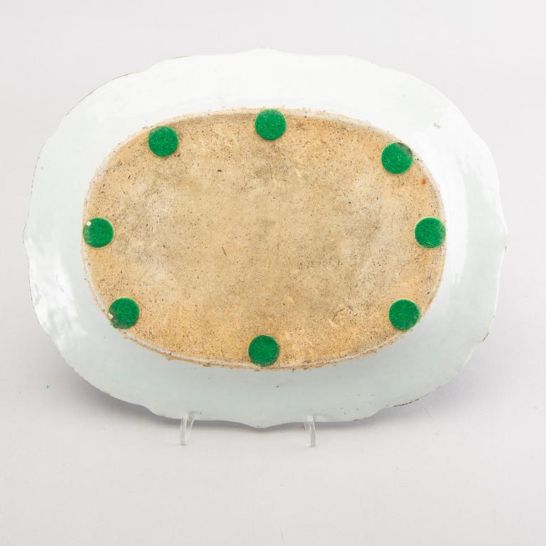 A Chinese around 1800 blue and white serving dish.