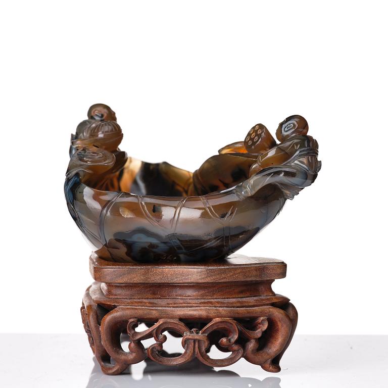 A sculptured agathe brush washer, late Qing dynasty.