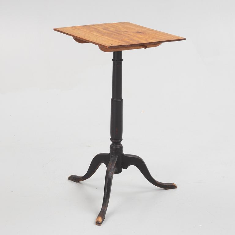 A mahogany tilt-top table by L. W. Lundelius (master in Stockholm 1818-57).