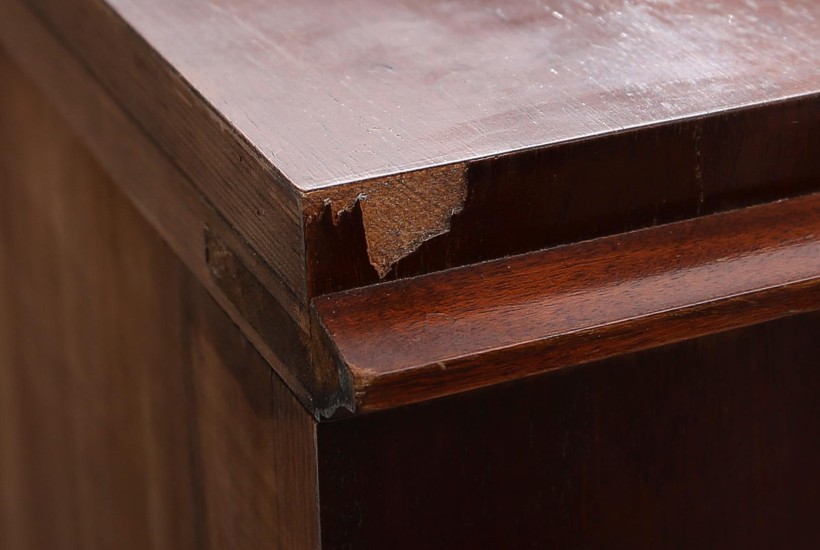 BOKHYLLA, Karl Johan-stil, 1900-talets första hälft.