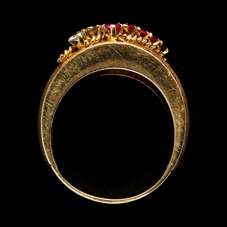 RING, 14k guld med 5 briljantslipade diamanter och 5 rosa safirer. Ca 8 gr.