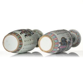 A matched set of two large Chinese 'antiques' vases, 20th century.