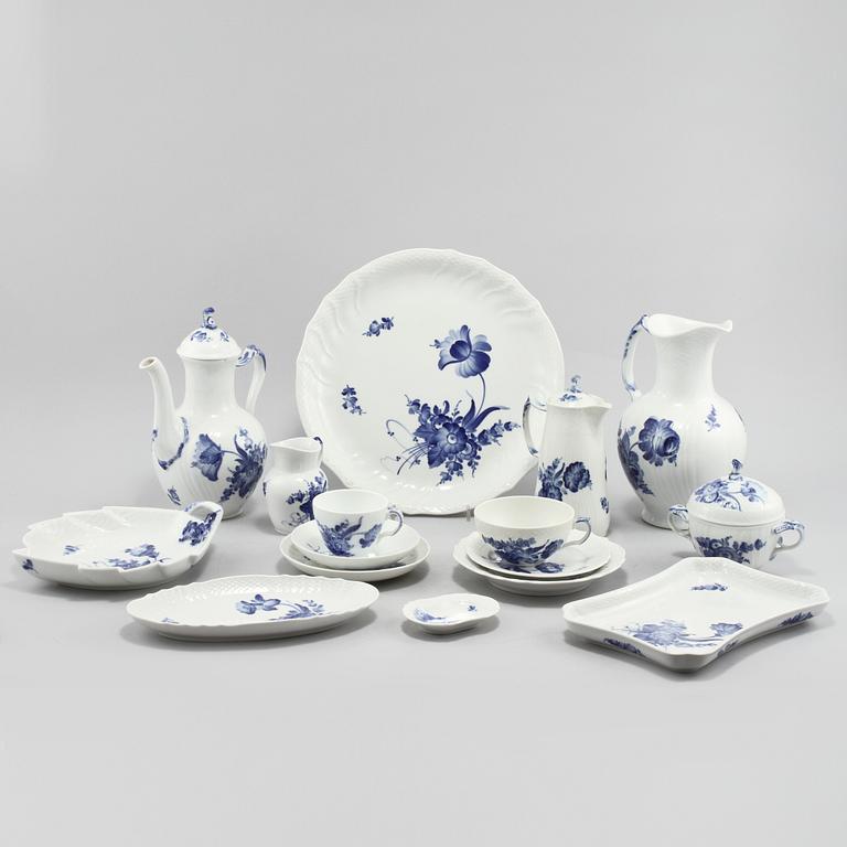 KAFFESERVIS, 60 delar, porslin, "Blå Blomst", Royal Copenhagen, 1900-talets andra hälft.
