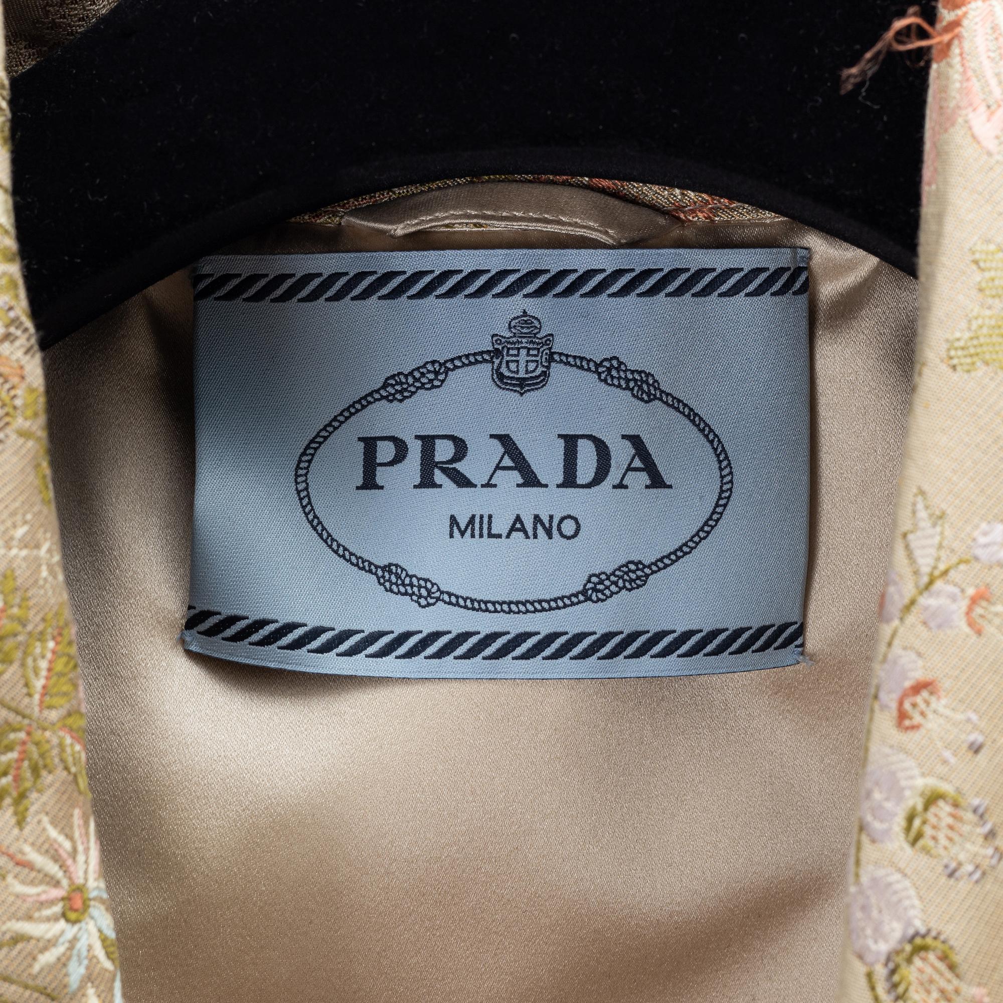 Prada, klänning samt kappa, storlek 36.