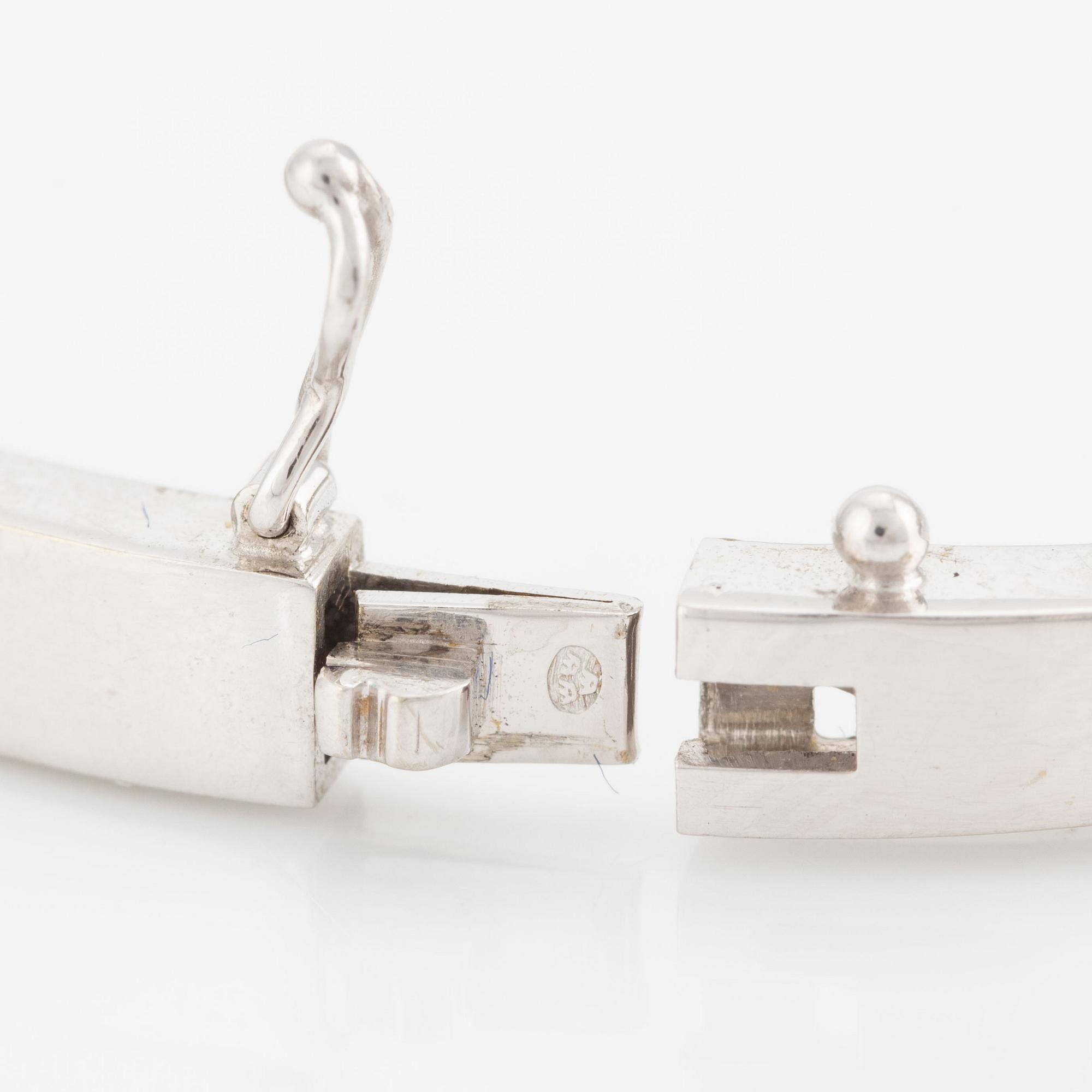 Bracelet 18K white gold with round brilliant-cut diamonds.